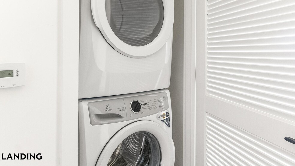 Building Photo - 1007 S Mint St