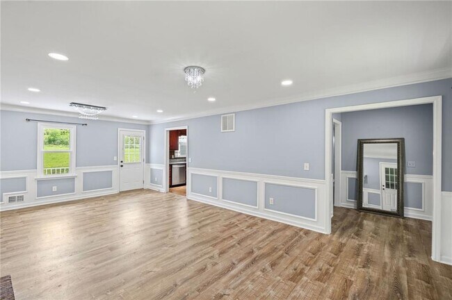 Building Photo - 3535 Stonewall Dr NW