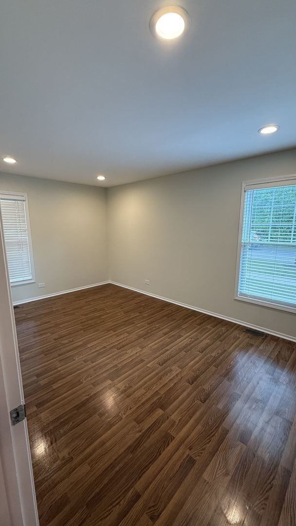 Building Photo - 306 Russet Way