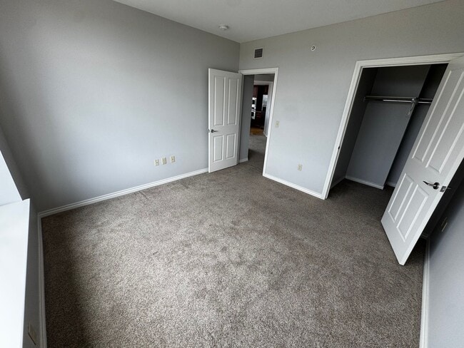 Building Photo - Penterra Plaza Condo with Amazing Panorami...