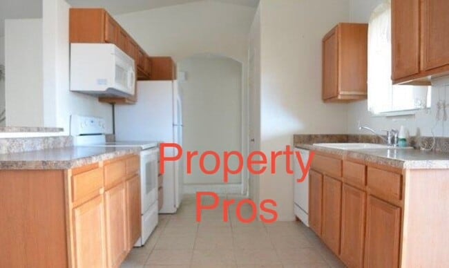 Building Photo - 141 S 8th Pl