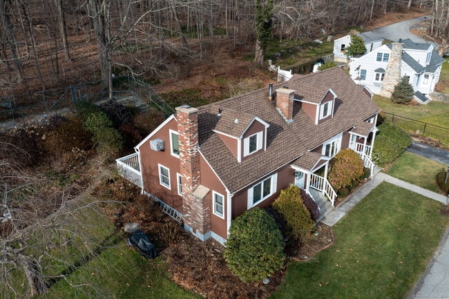 Building Photo - 10 Woodland Ter 1