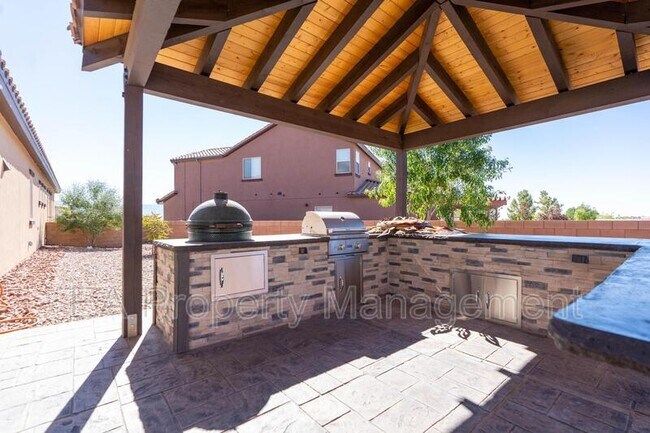 Building Photo - 827 Mesa Roja Trail NE