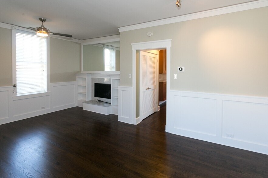 Building Photo - 3627 N Bosworth Ave