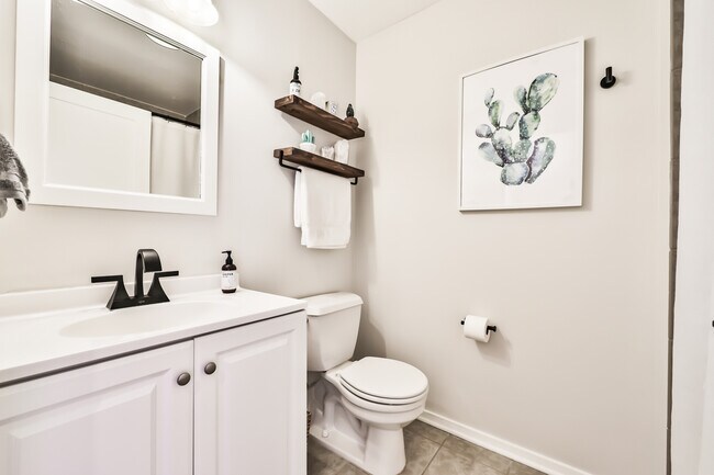 Building Photo - 6 S Laflin St