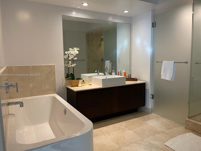 Building Photo - 200 Sunny Isles Blvd