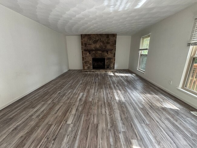 Building Photo - 6421 Orchard View Ln