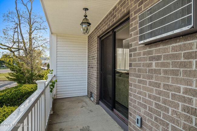 Building Photo - 119 Avery Ave