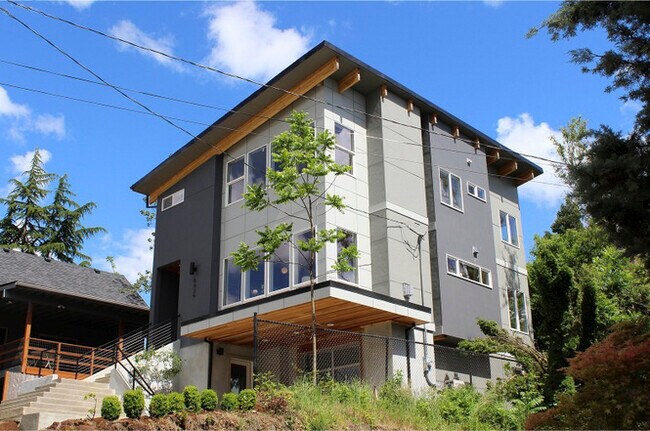 Building Photo - 6824 N Catlin Ave