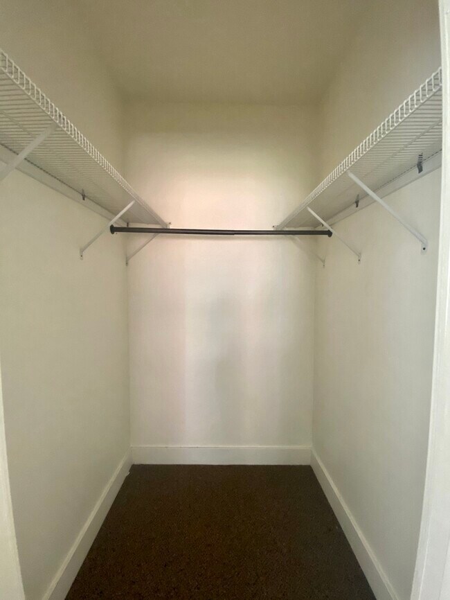 Building Photo - For Rent