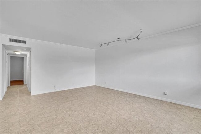Building Photo - 2020 NE 56th St