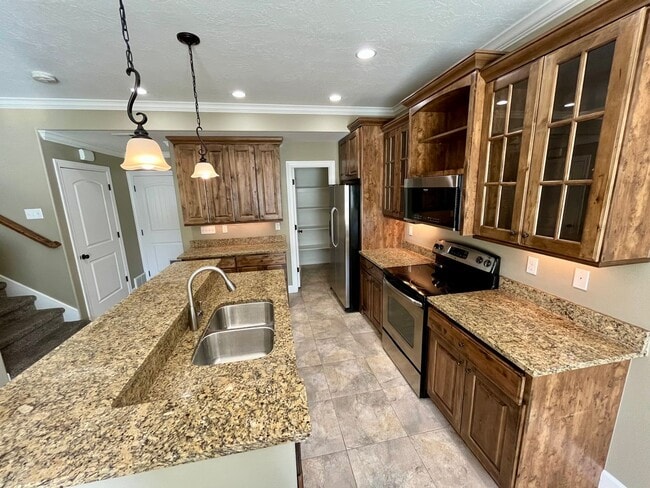 Building Photo - Lovely townhome for rent in Orem