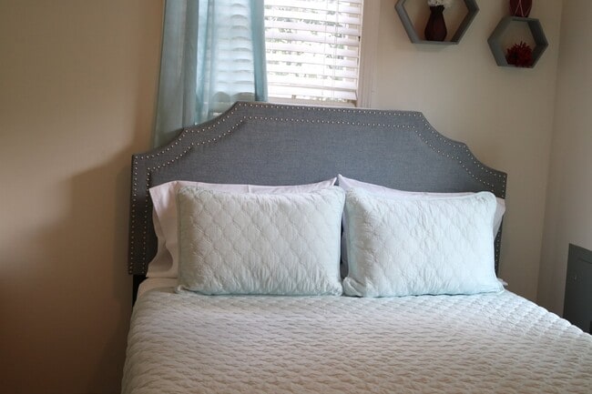 Building Photo - "Charming Home in Columbia's Heart – Cozy ...