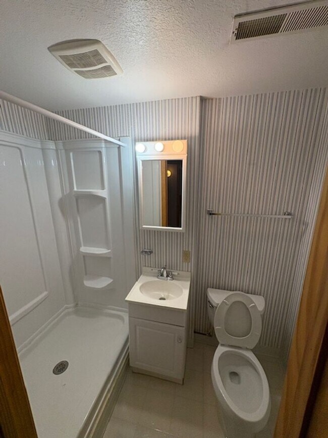 Building Photo - 3 Bedroom / 3.5 Bath House in Peoria