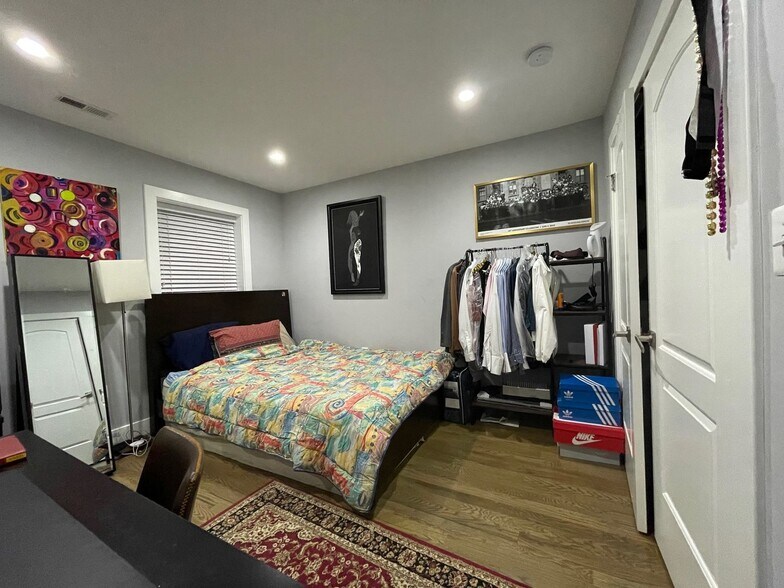 Building Photo - 1323 Dexter Terrace SE