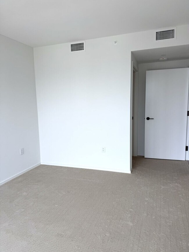 Building Photo - The Park Ward Village - High Floor One Bedroom with Storage Room Included!