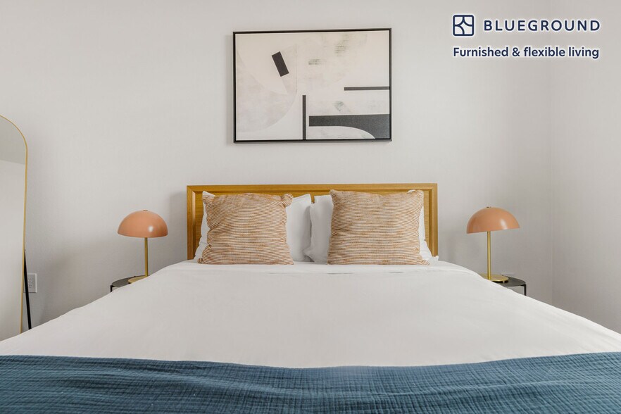 Building Photo - 3210 Esperanza Crossing