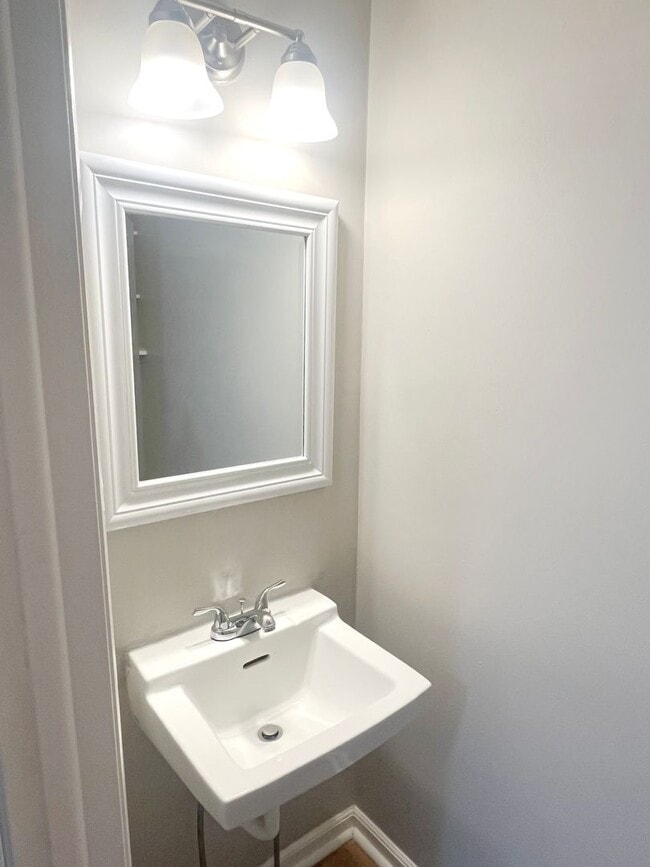 Building Photo - Wonderful house in Reynoldsburg, completely move-in ready!