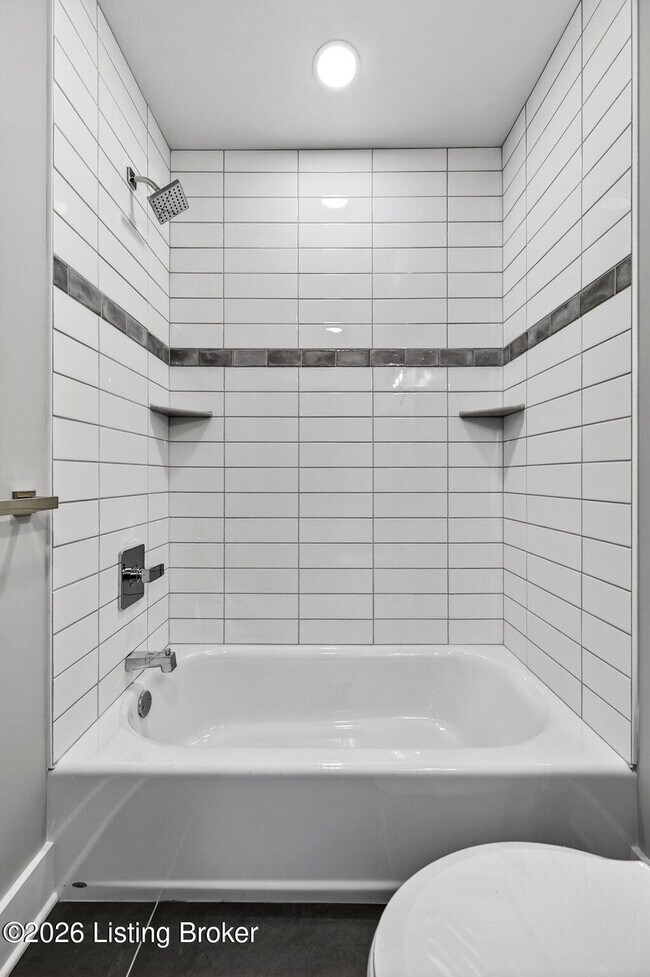 Building Photo - 914 Ash St