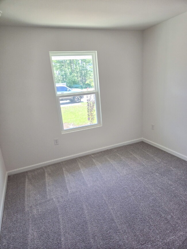 Building Photo - Welcome to your brand-new home in the Mall...