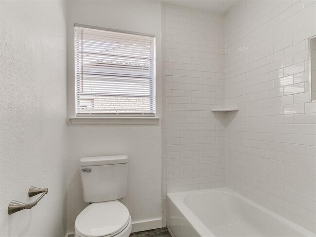 Building Photo - 2808 SW 88th St