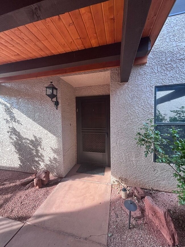 Building Photo - 65 Verde Valley School Rd
