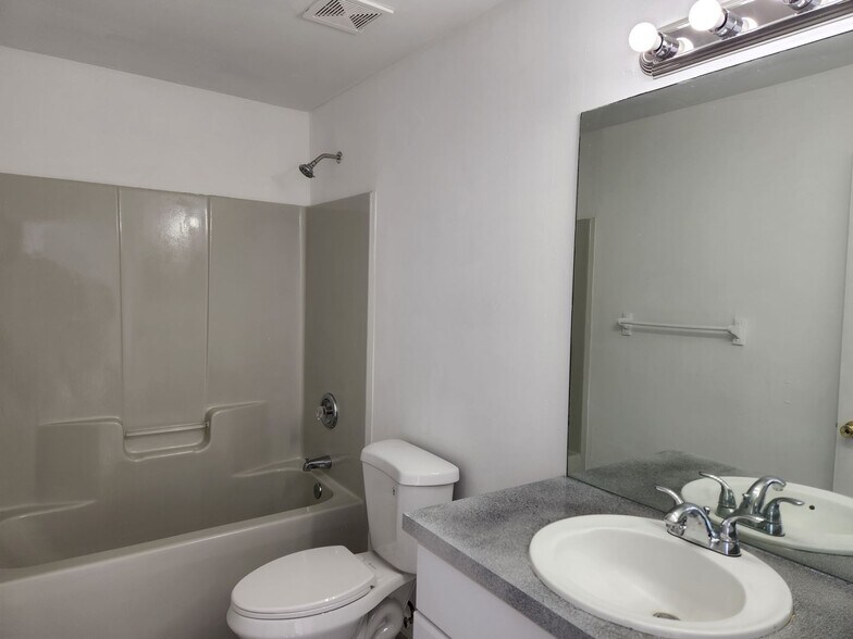 Building Photo - LO 4770-4772 Jordan Ave S