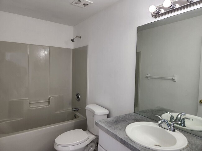 Building Photo - LO 4770-4772 Jordan Ave S