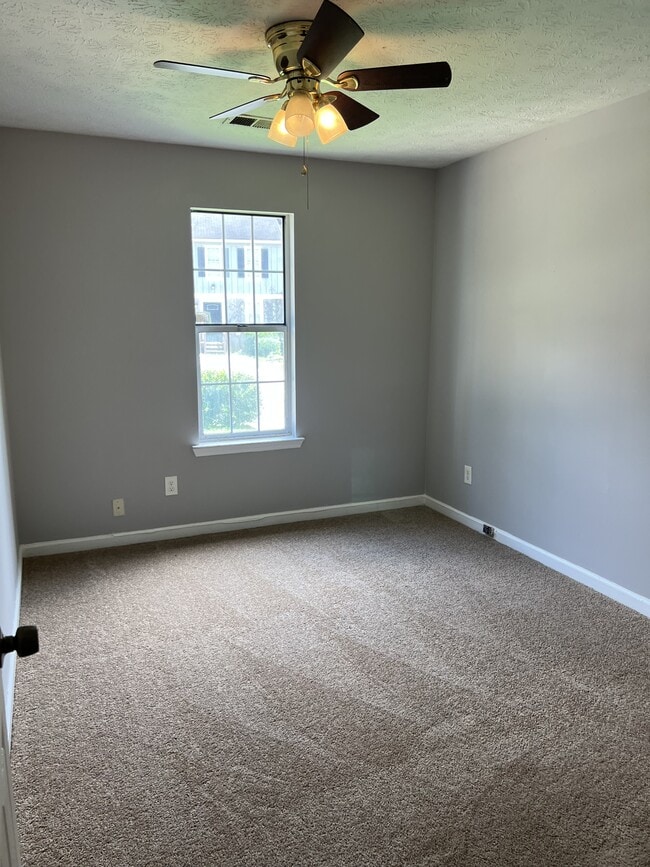 Building Photo - 2051 Charter Ln