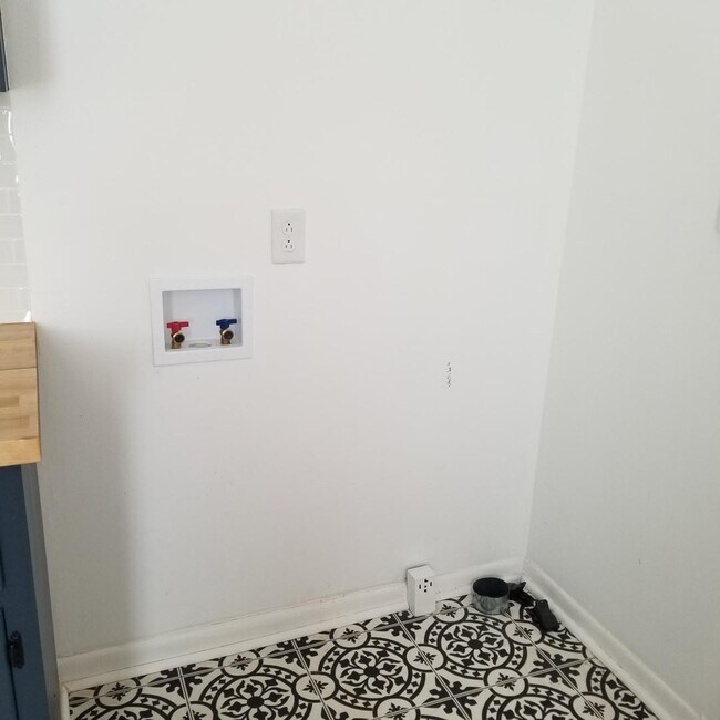 Building Photo - 934 Boscobel St