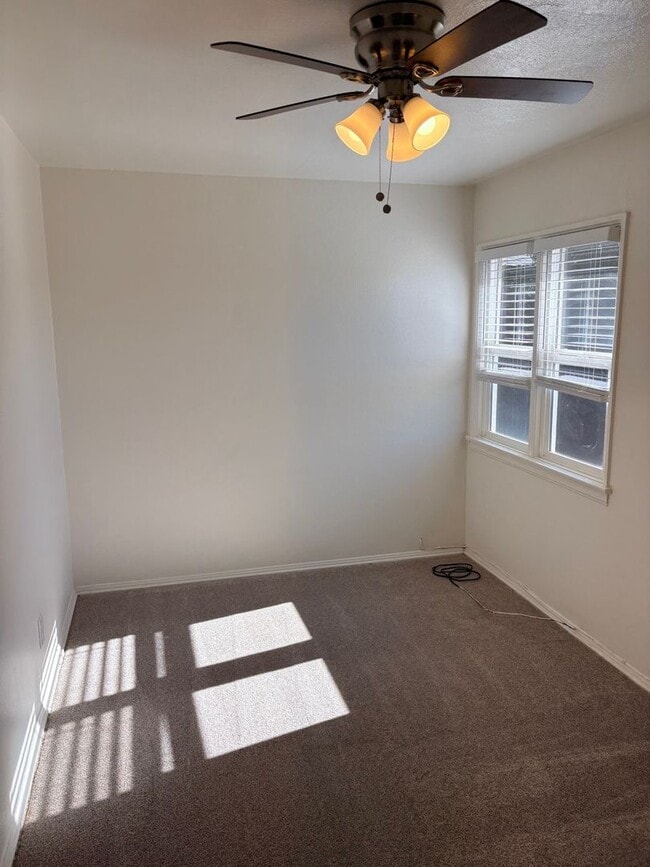 Building Photo - 582-582-582-582 McIntosh St