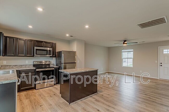 Building Photo - 10 Torrington Dr