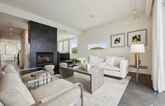 Building Photo - One-of-a-Kind Sophisticated Top-Floor Cond...