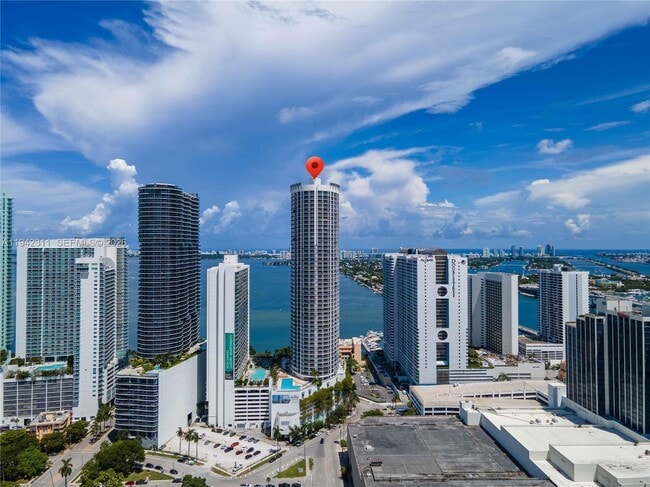 Building Photo - 1750 N Bayshore Dr