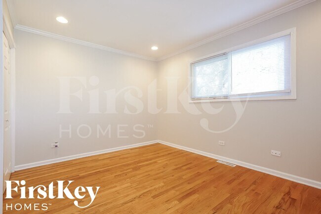 Building Photo - 122 E Lincoln Ave