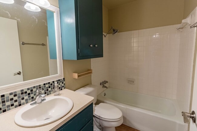 Building Photo - Charming 3 bed 2 bath Home in NW Austin!