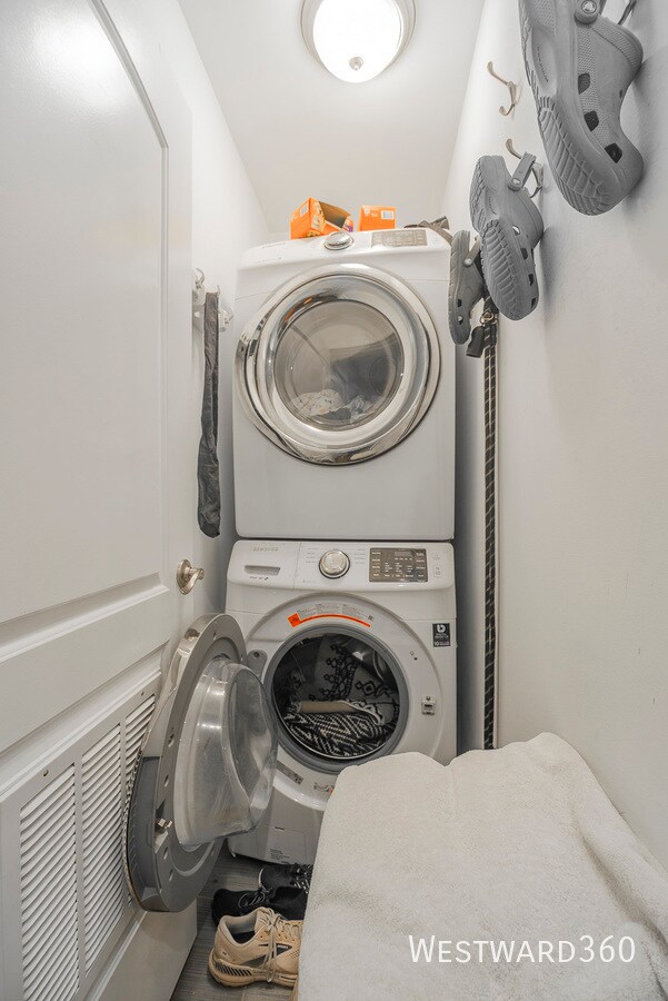 Building Photo - 2344 N Oakley Ave