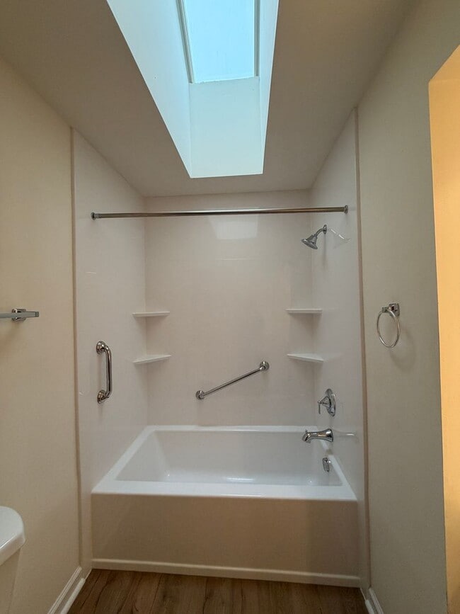 Building Photo - Quiet Neighborhood Updated 3BR Townhouse in Lancaster