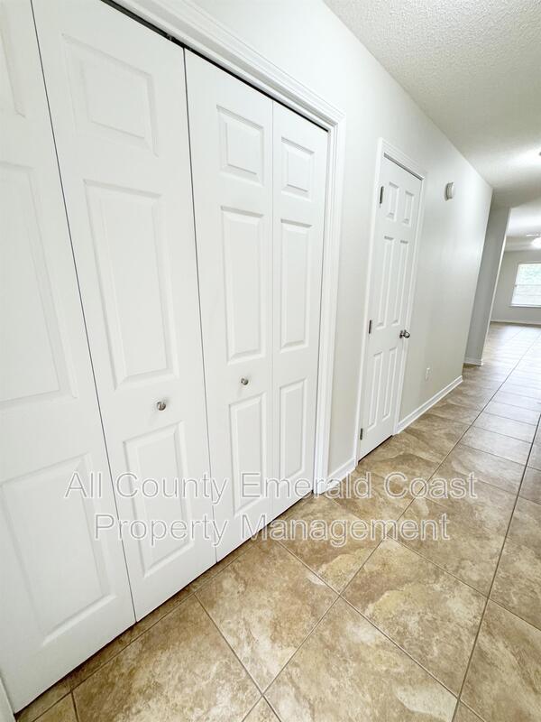 Building Photo - 293 Dahlquist Dr