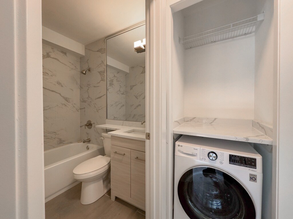 Building Photo - 503 W Barry Ave