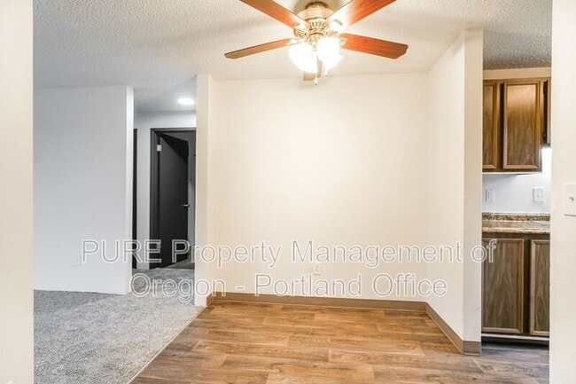 Building Photo - 14206 NE Sandy Blvd
