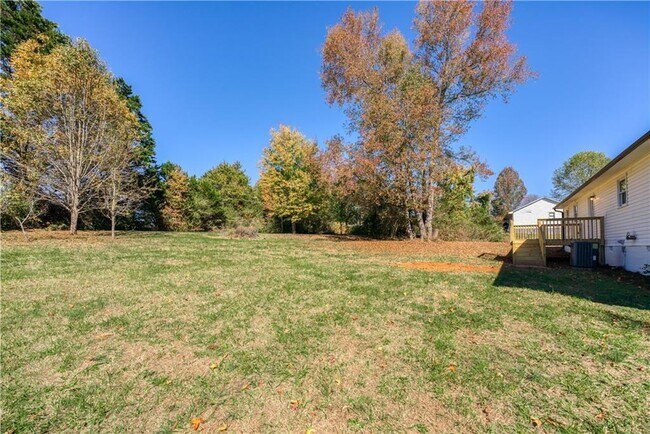 Building Photo - 130 Glory Ln