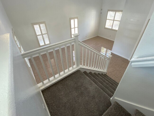 Building Photo - Two Story, Three Bedrooms, Two And A Half Bathrooms In Brookside