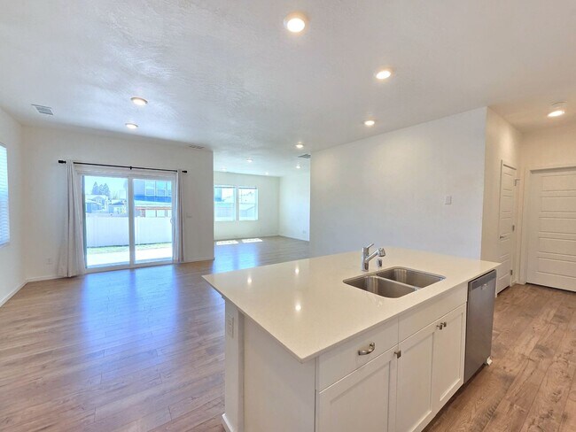 Building Photo - 5711 W Georgetown Ln