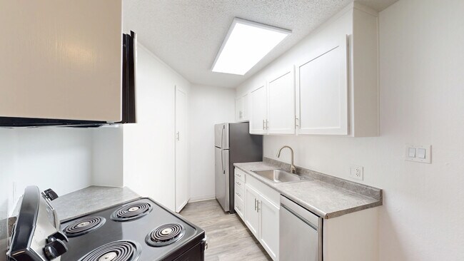 Building Photo - 1827 Lincoln Ave