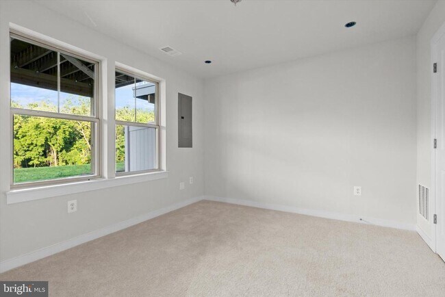 Building Photo - 1043 Venifena Terrace SE