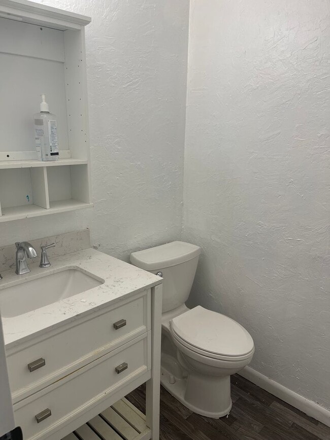 Building Photo - 3 bed 1.5 bath 1500