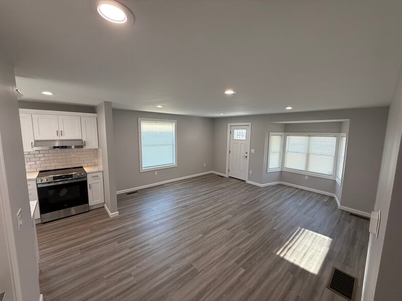 Building Photo - 24 Canal St