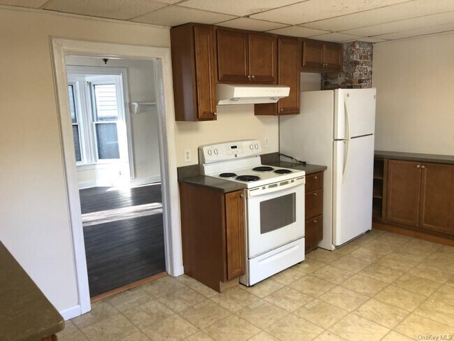 Building Photo - 9 Main St