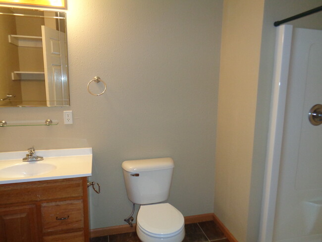 Building Photo - 2 Bedroom, 2 1/2 Bathroom Townhome on West End